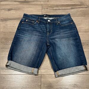 Gap new without tags. Women’s denim blue 9” Bermuda shorts